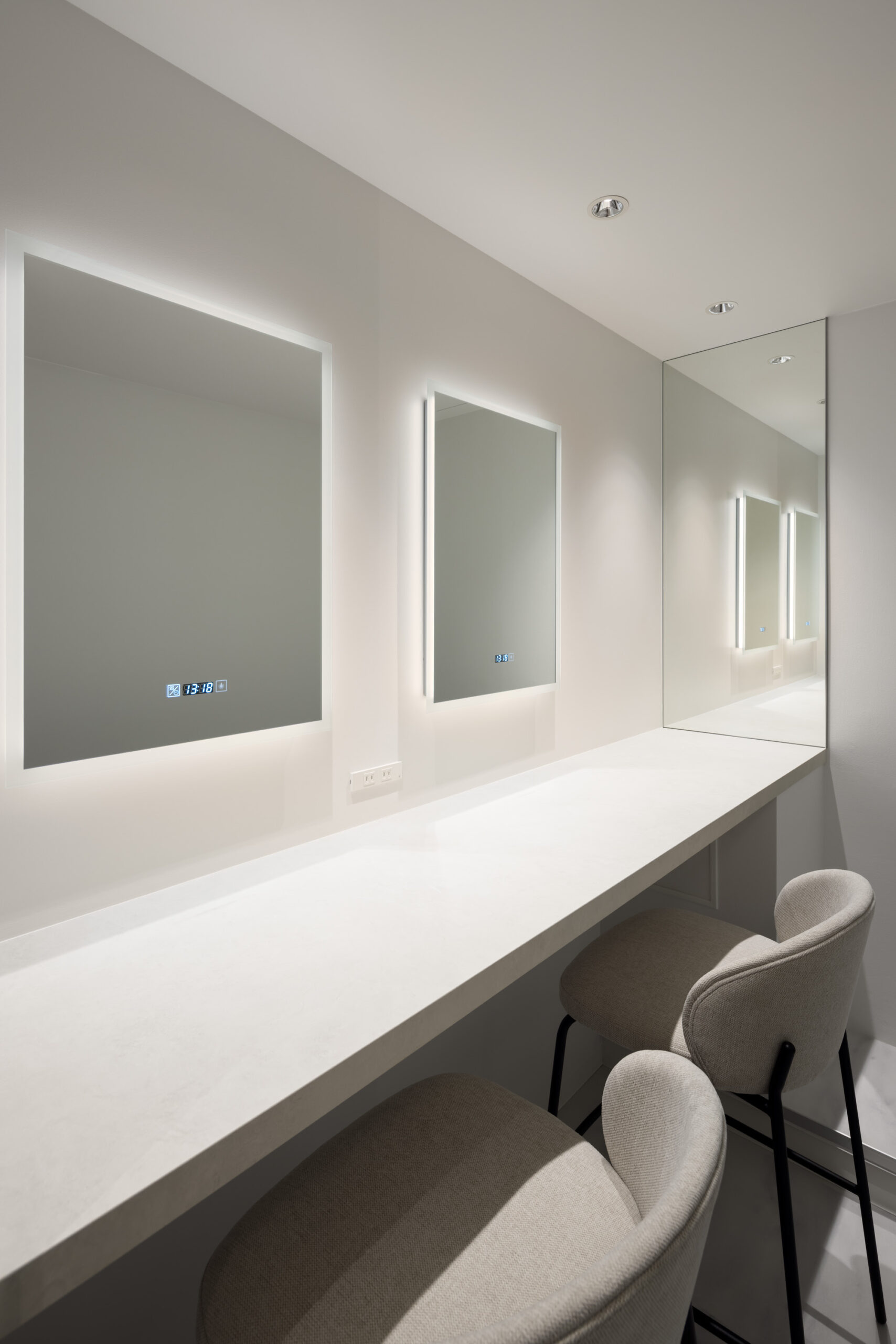 the SILK(ザシルク) 銀座店の写真 2