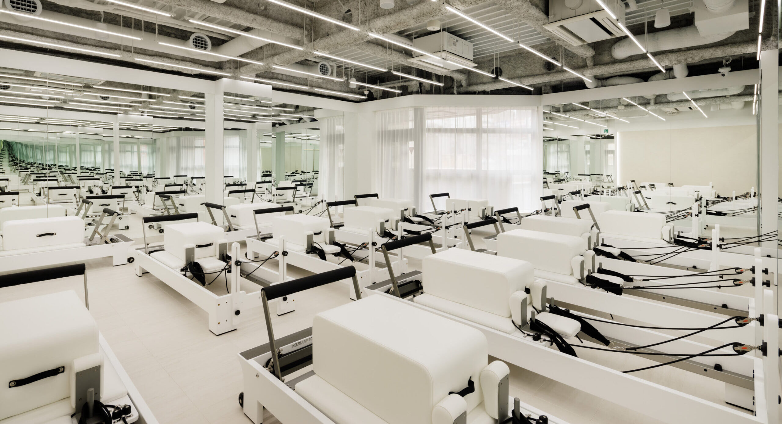 the SILK(ザシルク) 池袋西口店の写真 1