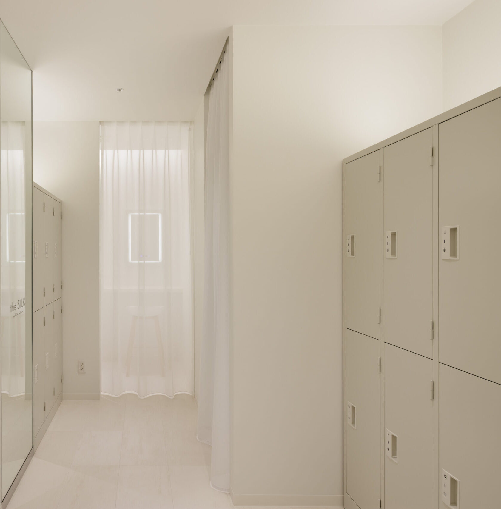 the SILK(ザシルク) 池袋西口店の写真 2