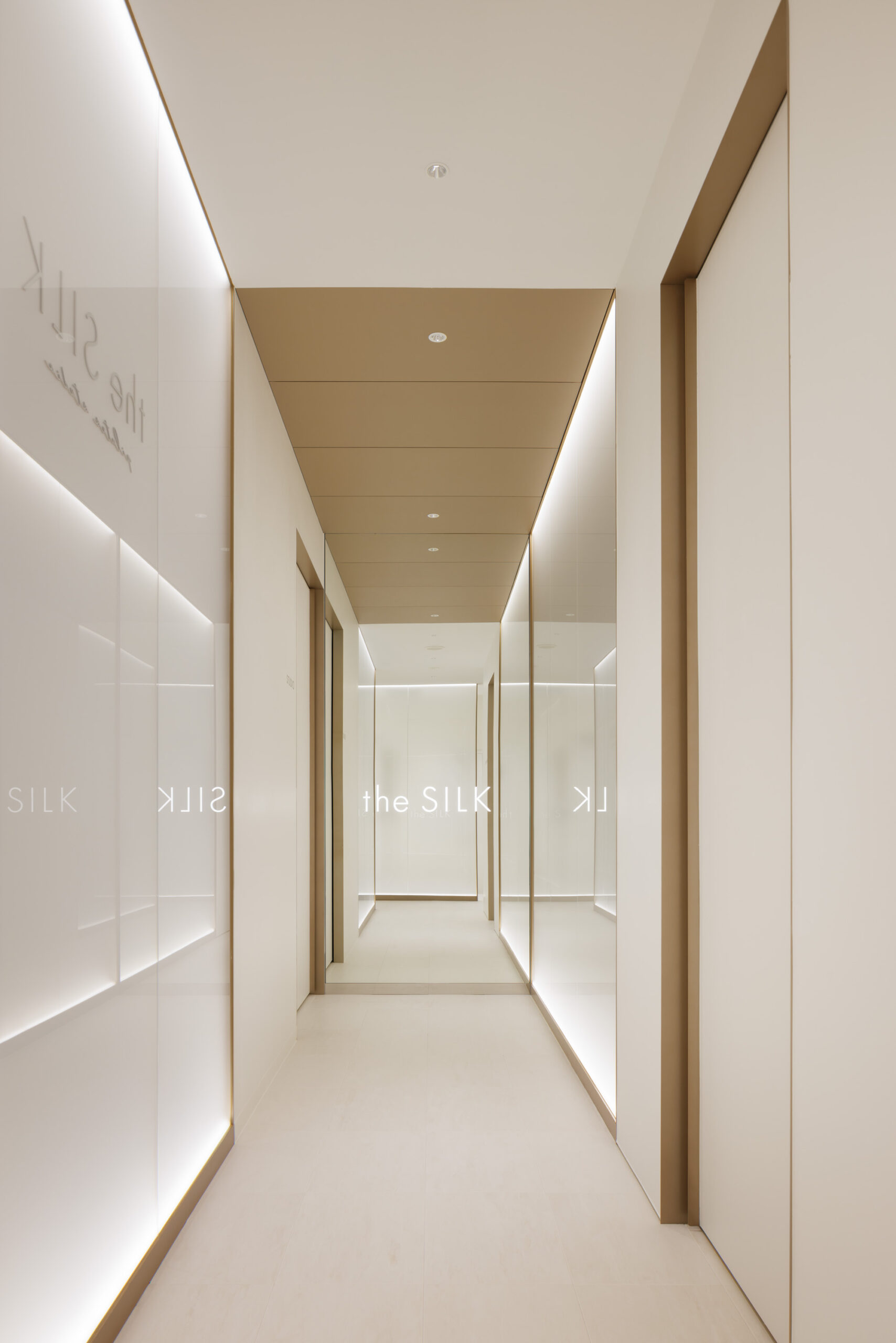 the SILK(ザシルク) 池袋西口店の写真 5