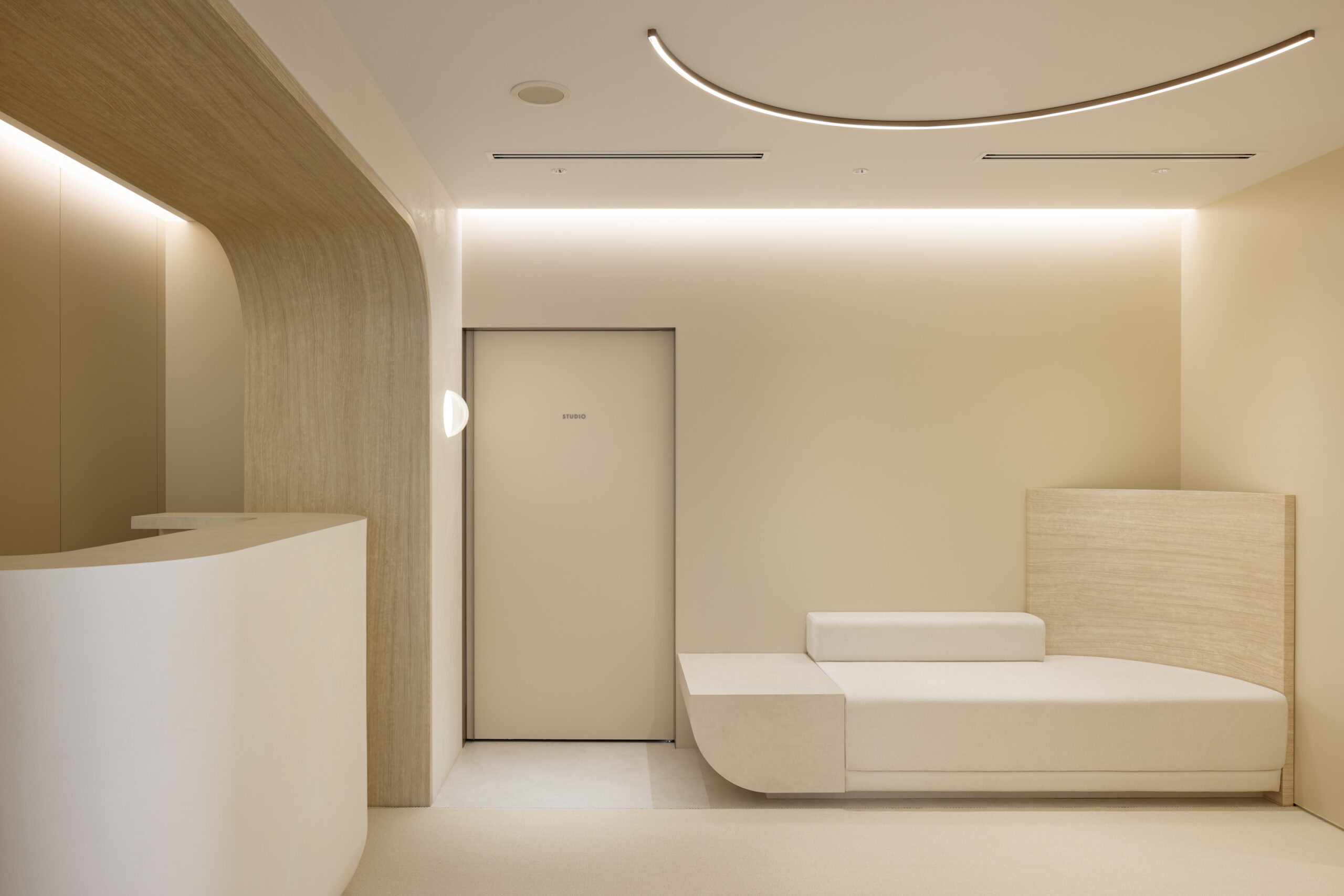 the SILK(ザシルク) 蒲田店の写真 2