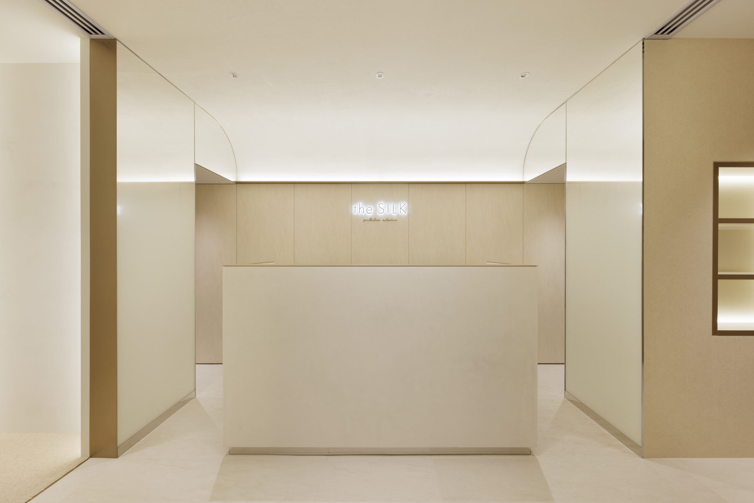 the SILK(ザシルク) 北千住店の写真 3