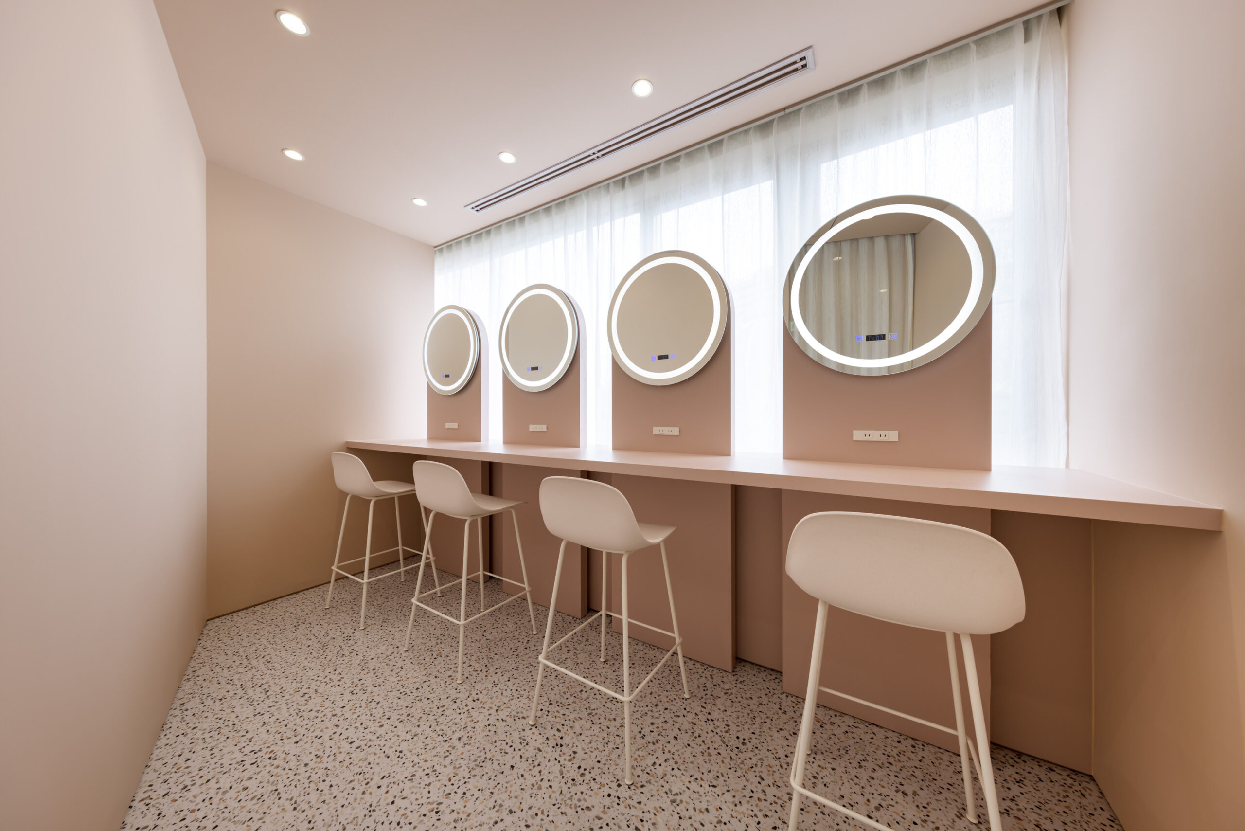 the SILK(ザシルク) 渋谷店の写真 2