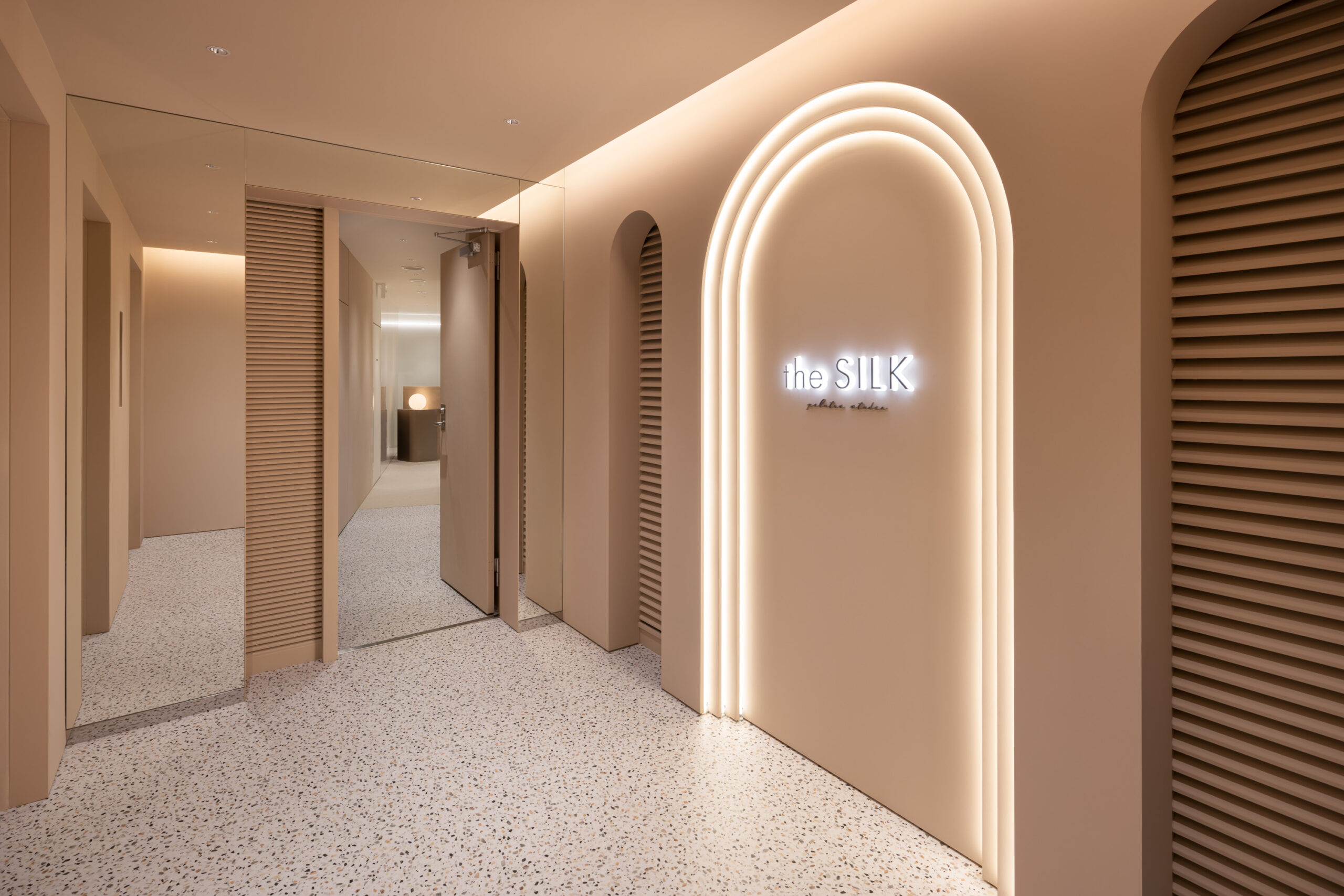 the SILK(ザシルク) 渋谷店の写真 4