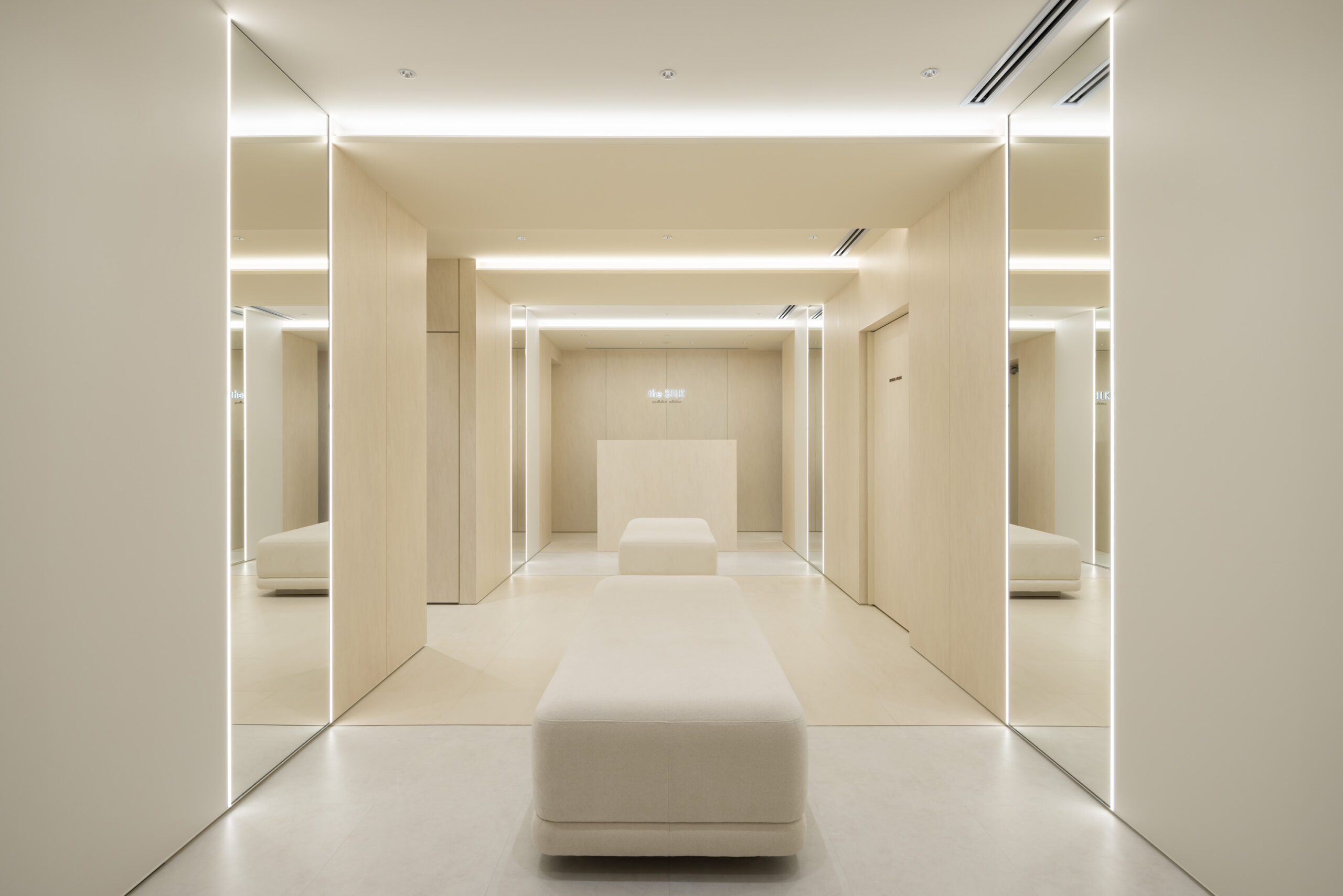 the SILK(ザシルク) 八重洲店の写真 1