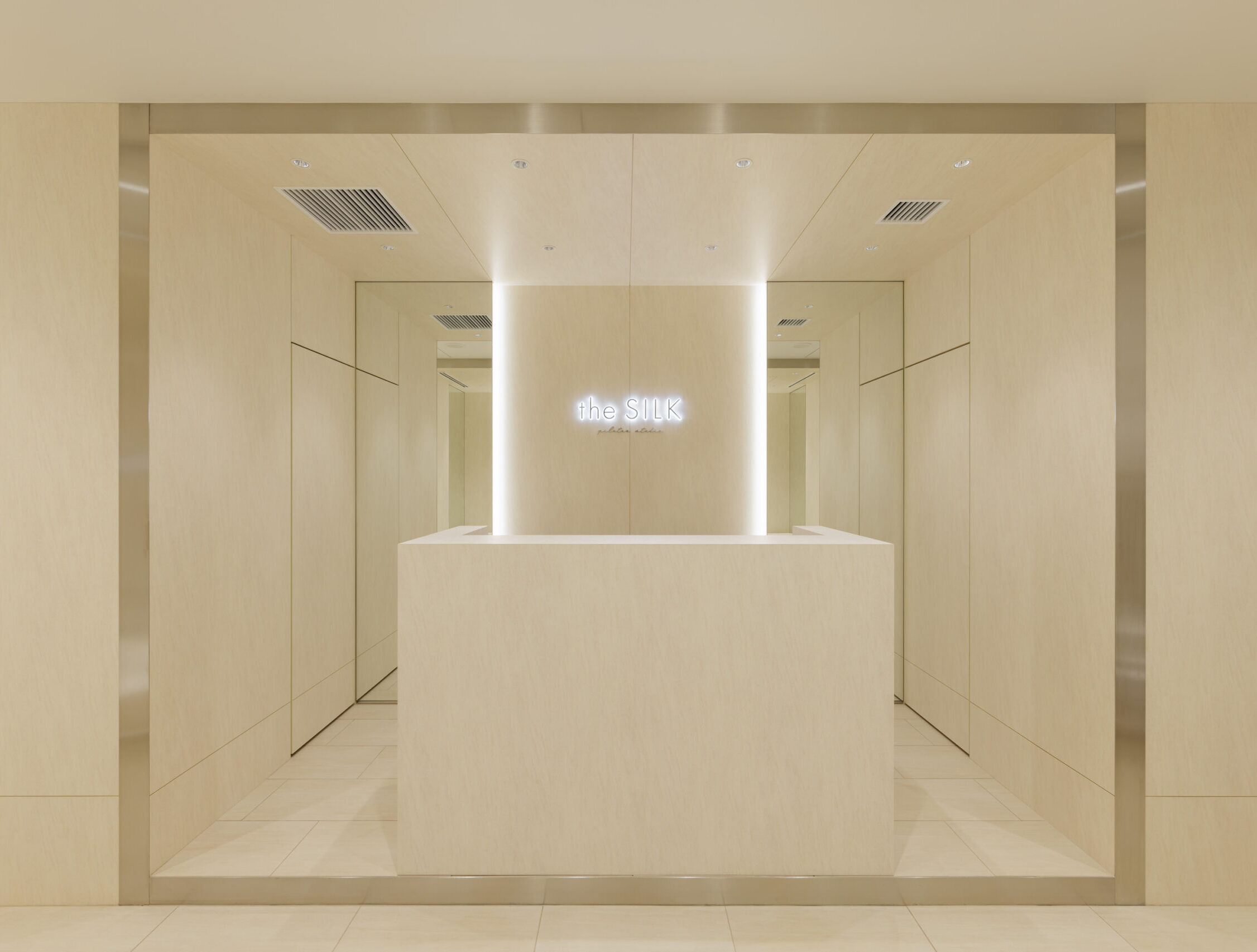 the SILK(ザシルク) 横浜店の写真 3