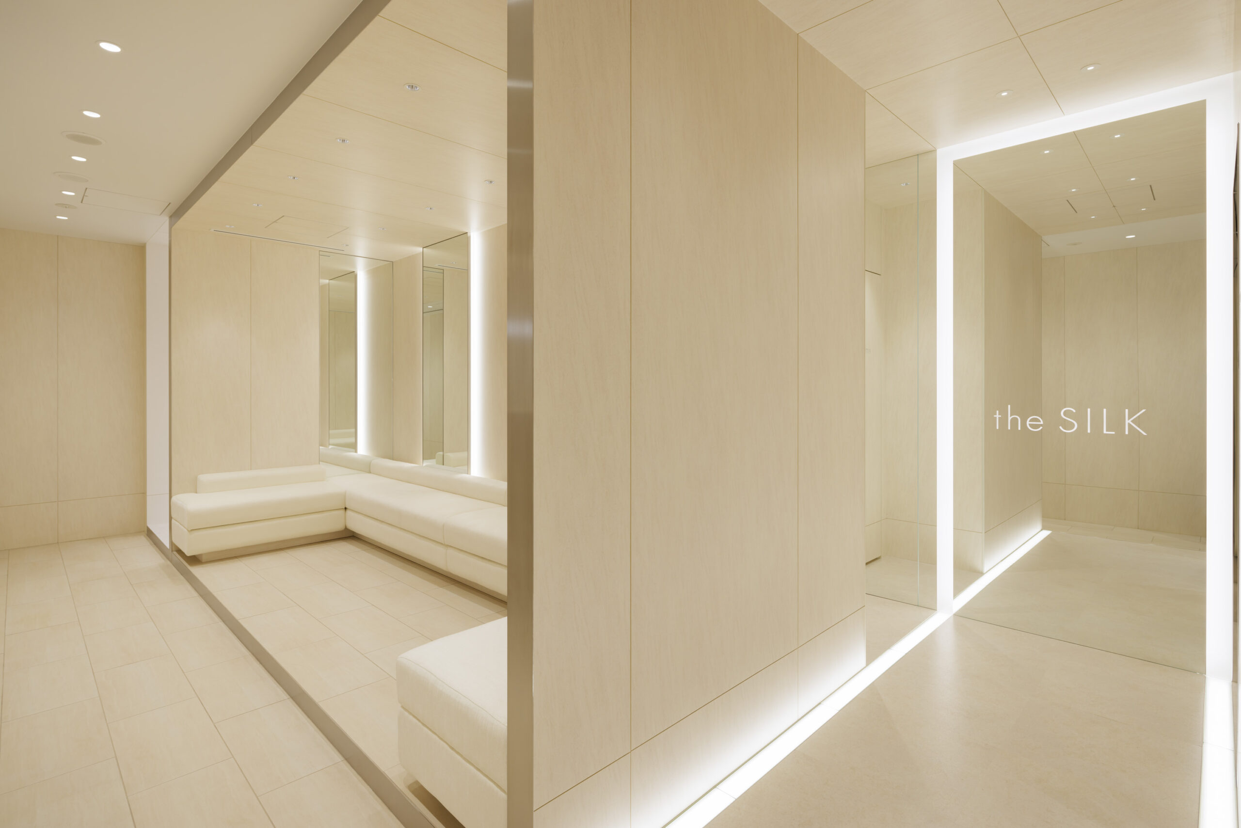 the SILK(ザシルク) 横浜店の写真 6